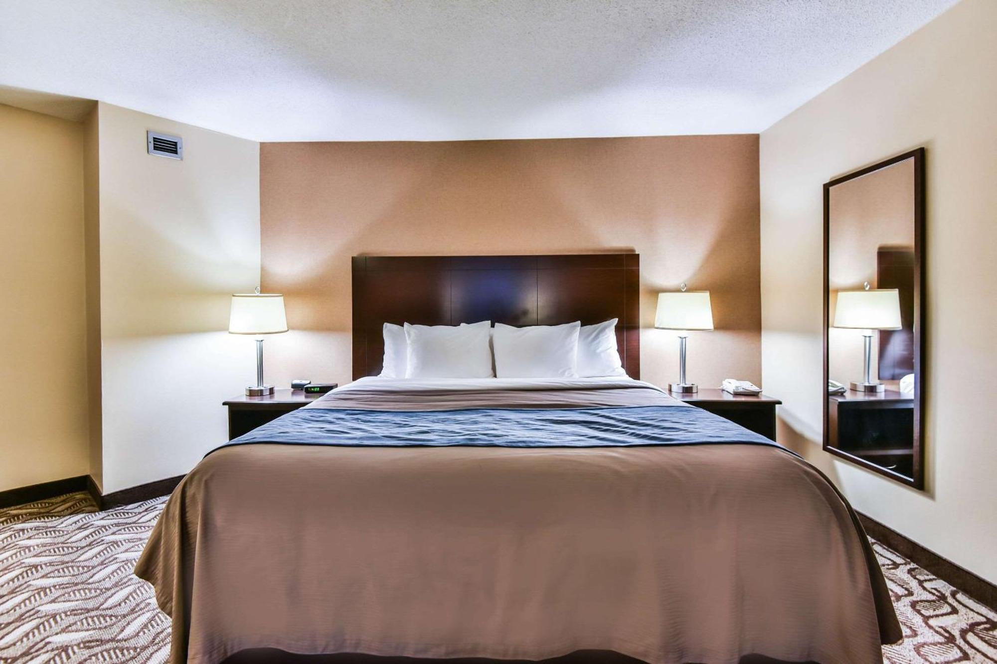 Comfort Inn&Suites Ambassador Bridge Windsor Exterior foto